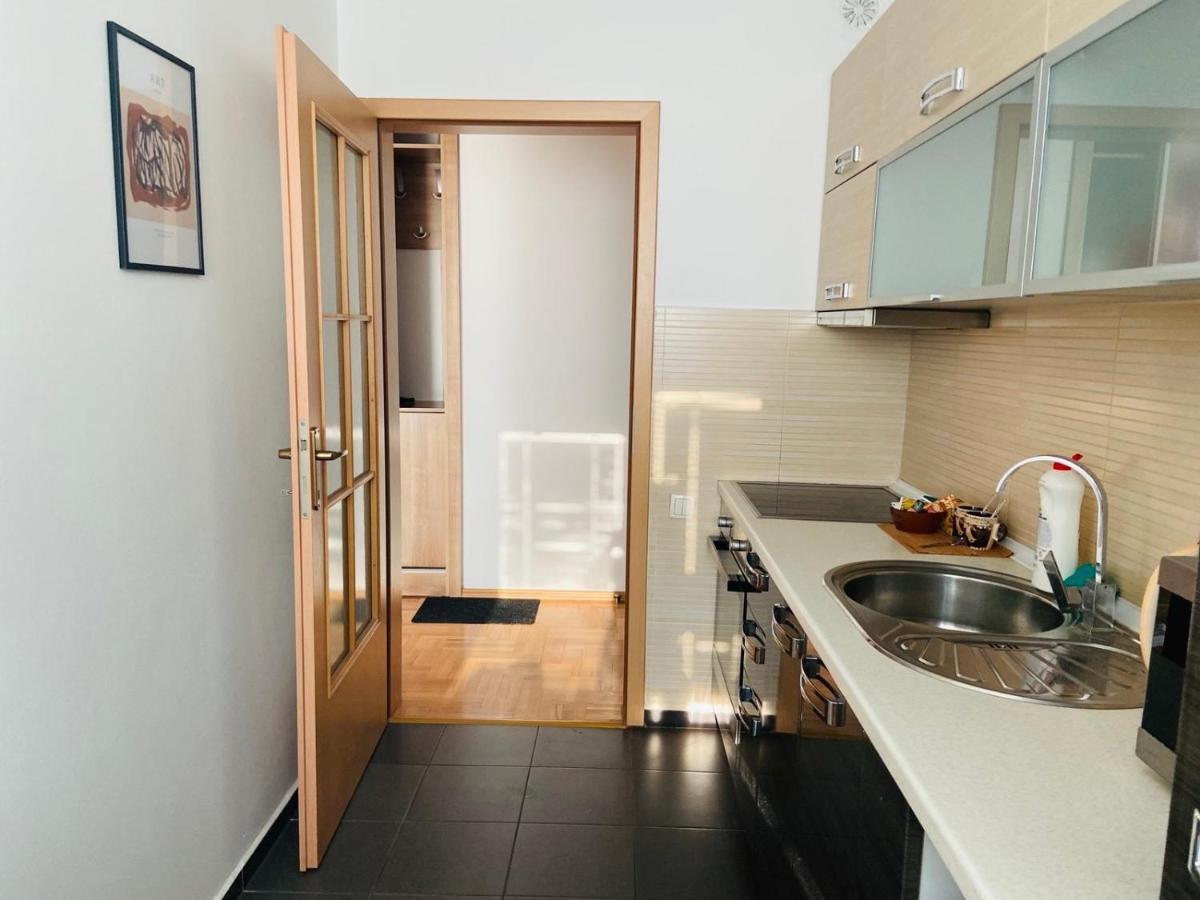 My Place Prishtine Bagian luar foto